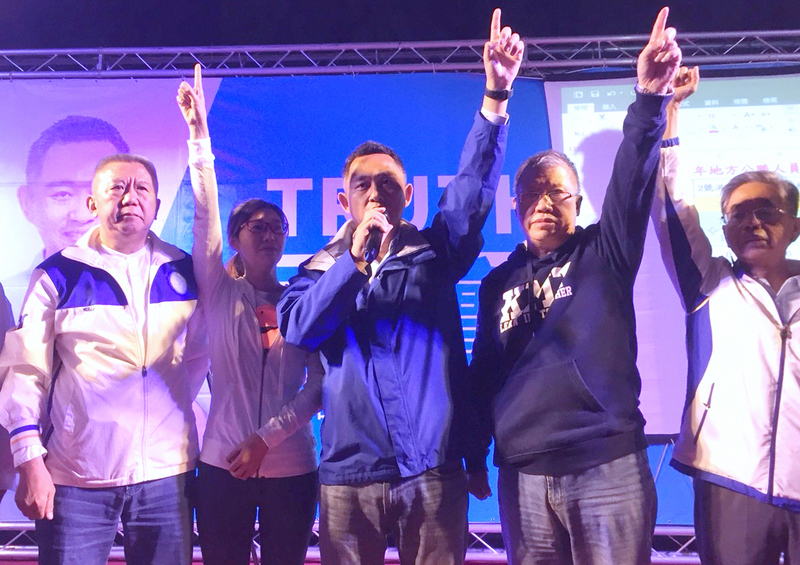 KMT-Kandidat Yang Cheng-wu des Landkreises Kinmen erklärt seinen Wahlsieg