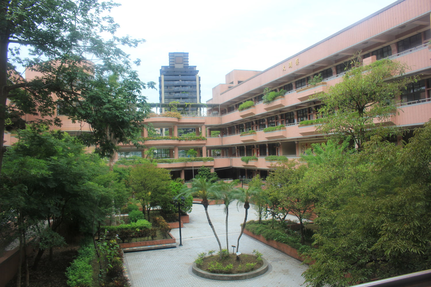 Schulalltag in Taiwan - Der Direktor der Dahu Grundschule