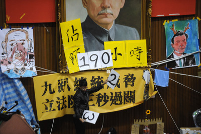 Proteste gegen das Dienstleistungsabkommen mit China