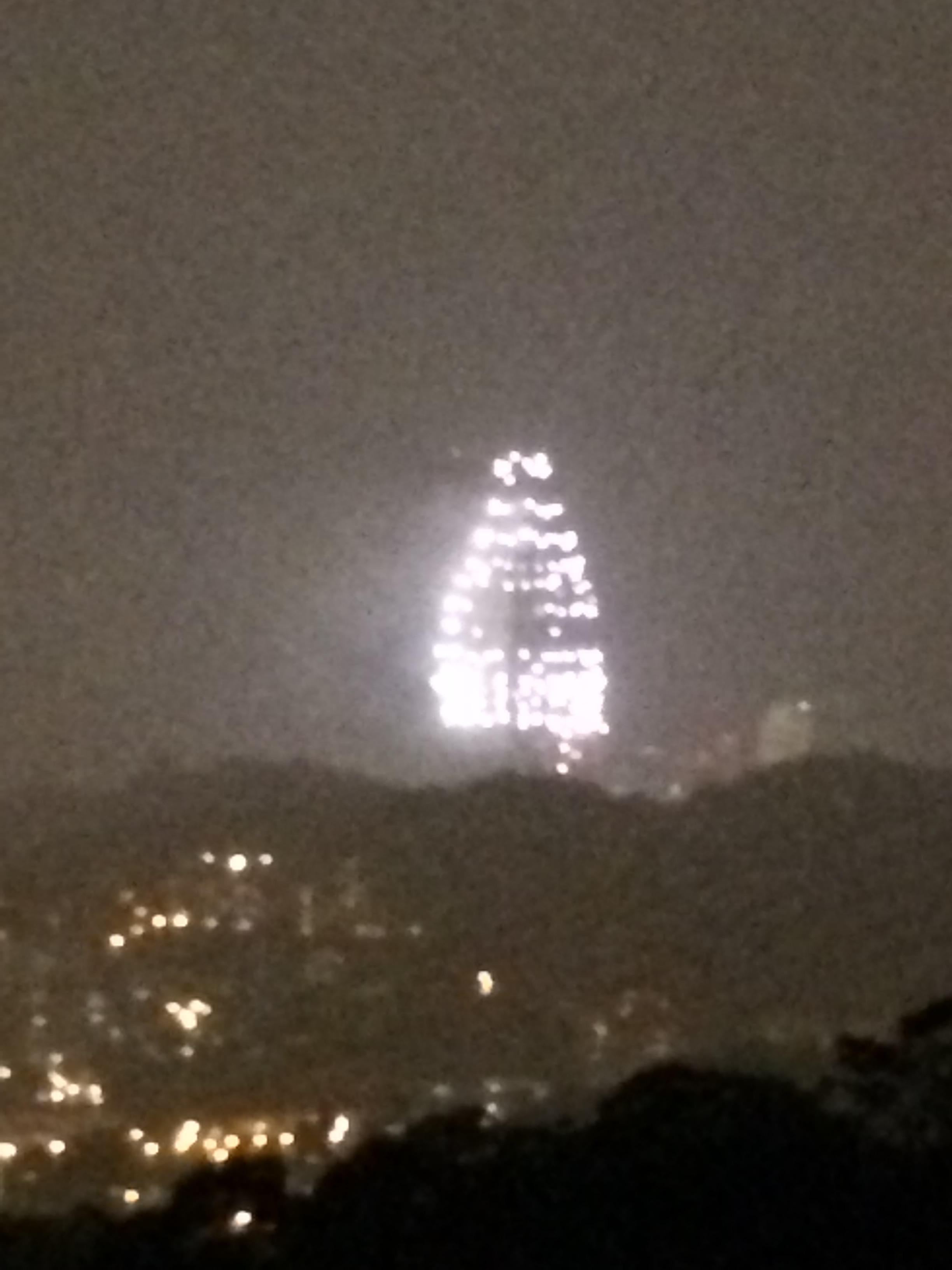 Am Zhangshan-Tempel das Feuerwerk zum Jahreswechsel beobachten