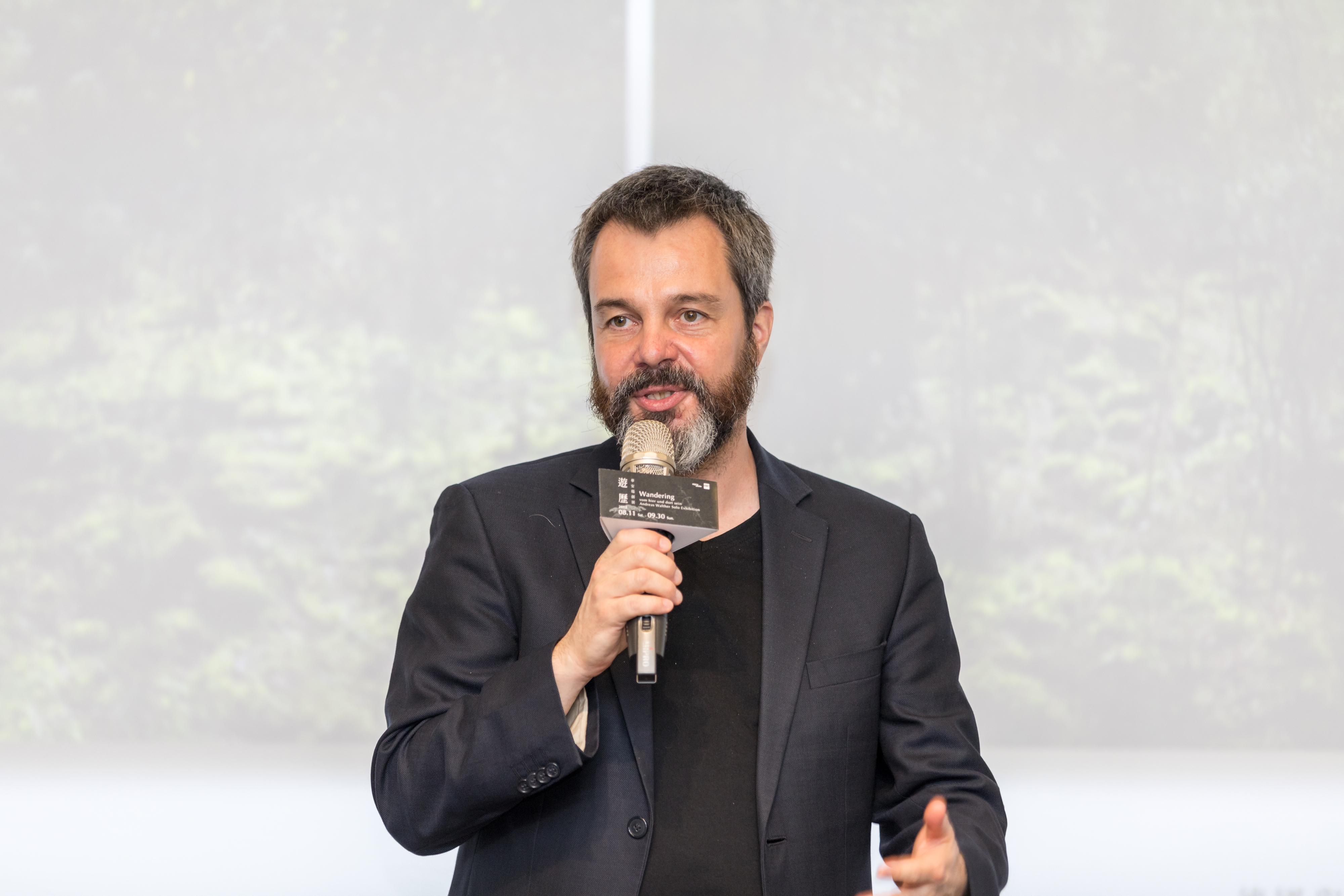 Ein Wanderer zwischen den Welten: Andreas Walther im MOCA