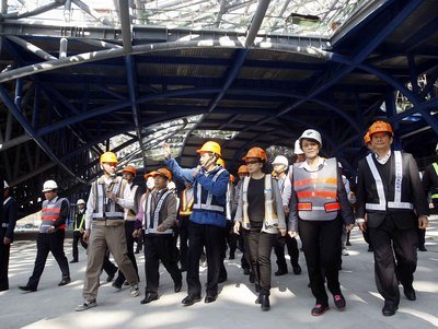 Präsident besucht Baustelle von Kulturzentrum