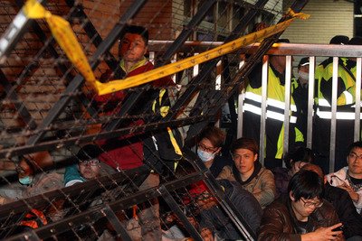 Protestierende stürmen Kabinettsgebäude