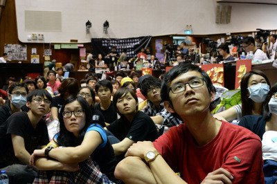 Präsident wendet sich an protestierende Studenten