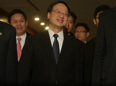 Premier Jiang verspricht Verbesserungen für Arbeiter