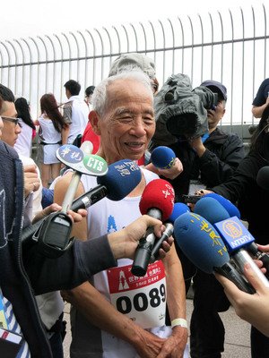 Australier gewinnt Taipei 101 Treppenlauf