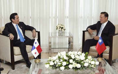 Präsident Ma trifft US-Außenminister Kerry in Panama