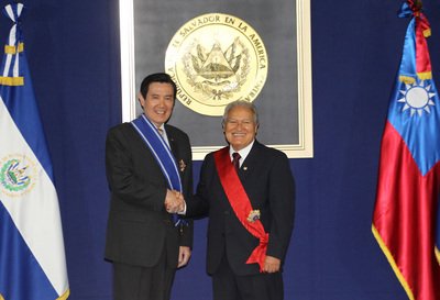 Gemeinsames Kummunique mit El Salvador unterzeichnet