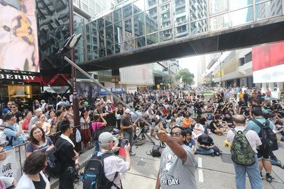 Premier bekräftigt Unterstützung für Demokratie in Hongkong