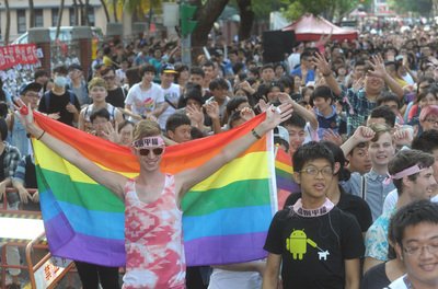 Demonstranten fordern Legalisierung von Homo-Ehen