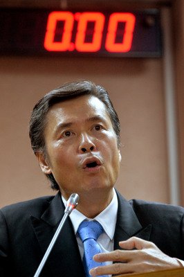 King Pu-tsung dementiert Gerüchte über Geheimpolitik