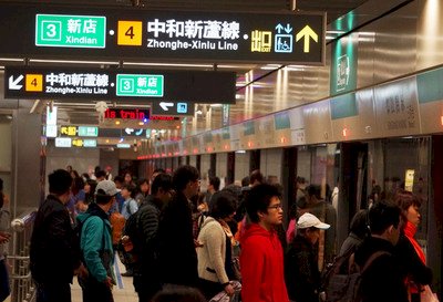 345.000 Fahrgäste auf Songshan Linie am ersten Tag