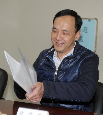 Eric Chu registriert Kandidatur für Wahl zum KMT-Parteivorsitzenden