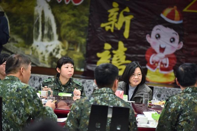 Präsidentin besucht Erdbebenregion in Hualien
