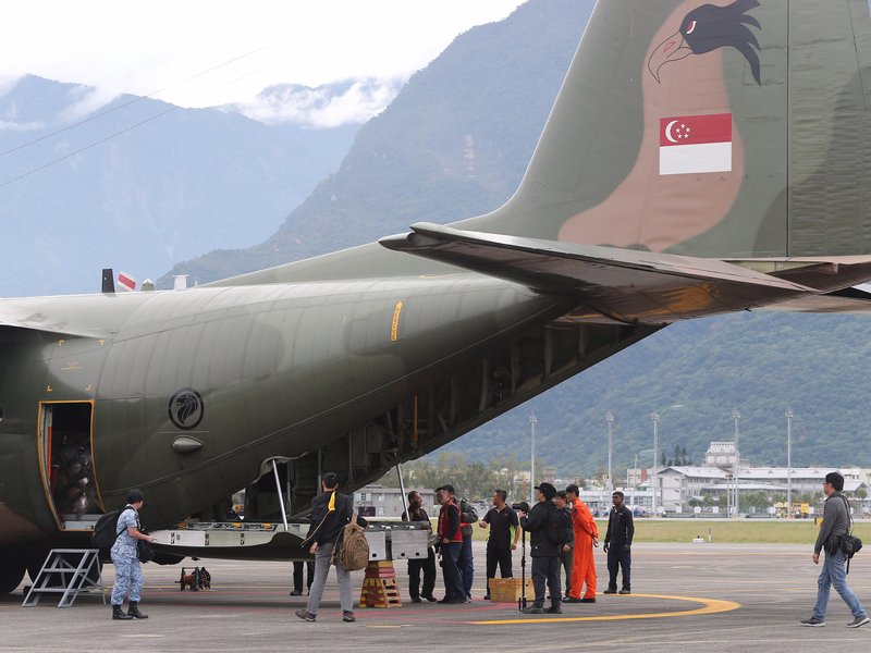 Militärmaschine aus Singapur bringt Hilfsgüter nach Taiwan