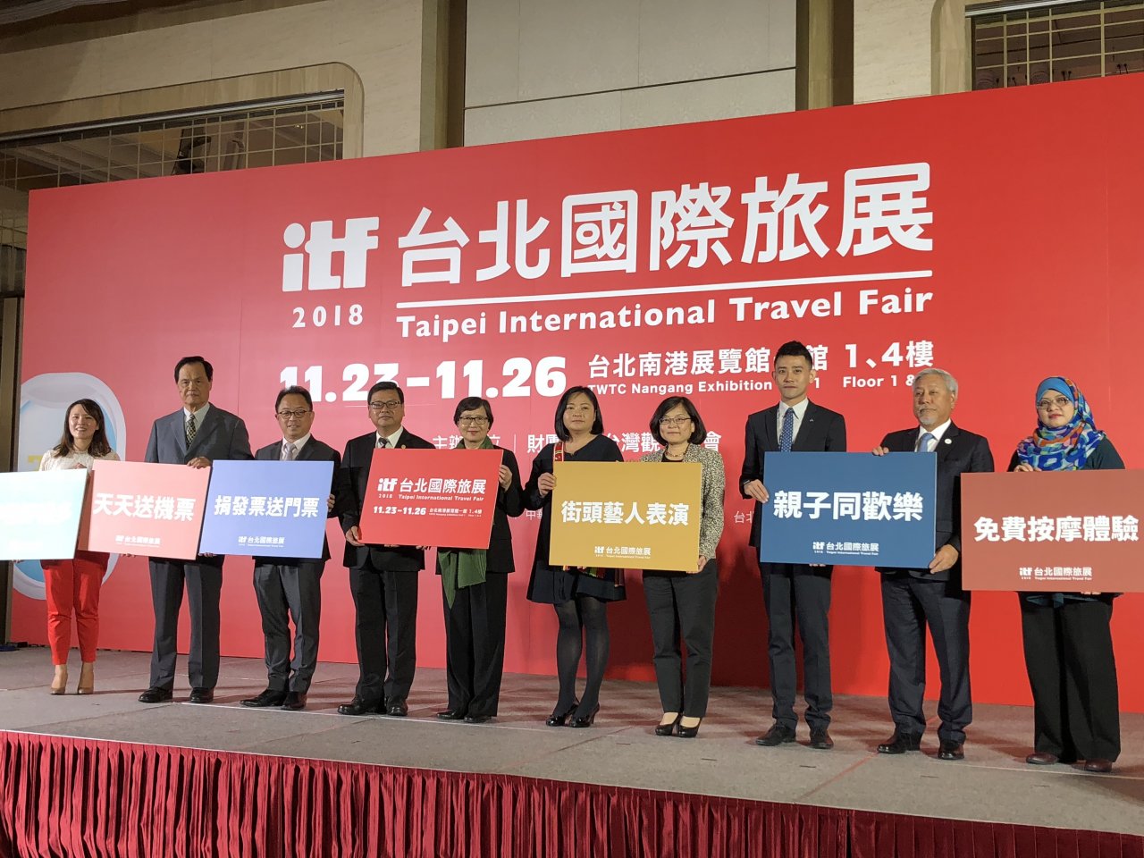 Tourismusmesse eröffnet mit Familienattraktionen, Flugticketgewinnspiel