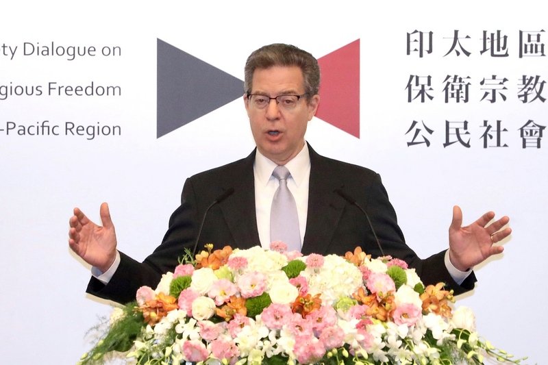 Interview mit Samuel Brownback, US-Sonderbotschafter für Religio