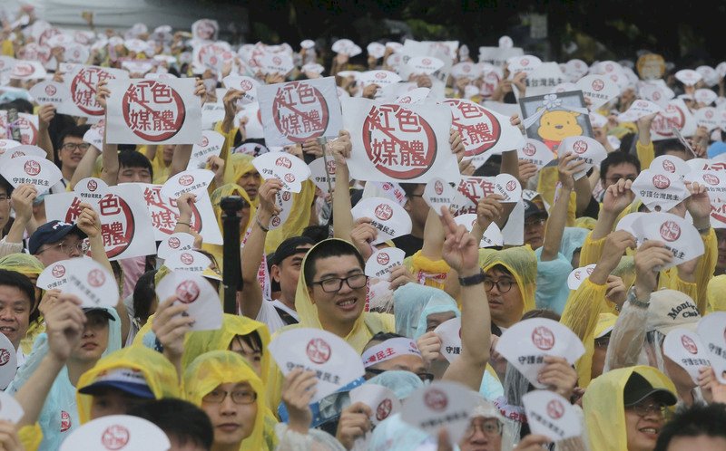 Demo gegen pro-chinesische Medien in Taiwan