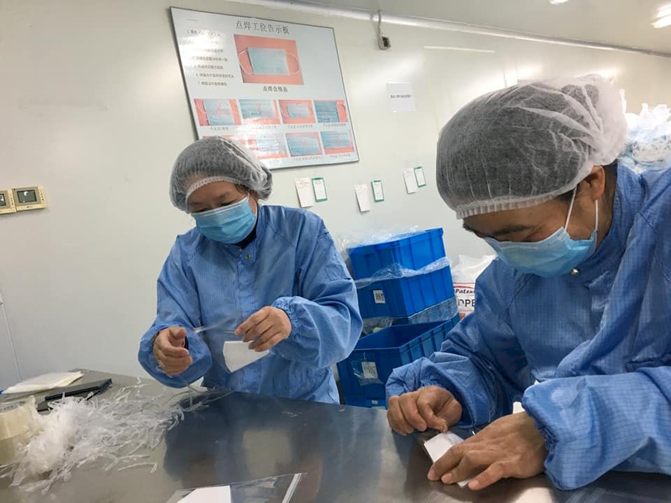 Als Freiwillige in einer chinesischen Mundschutzfabrik