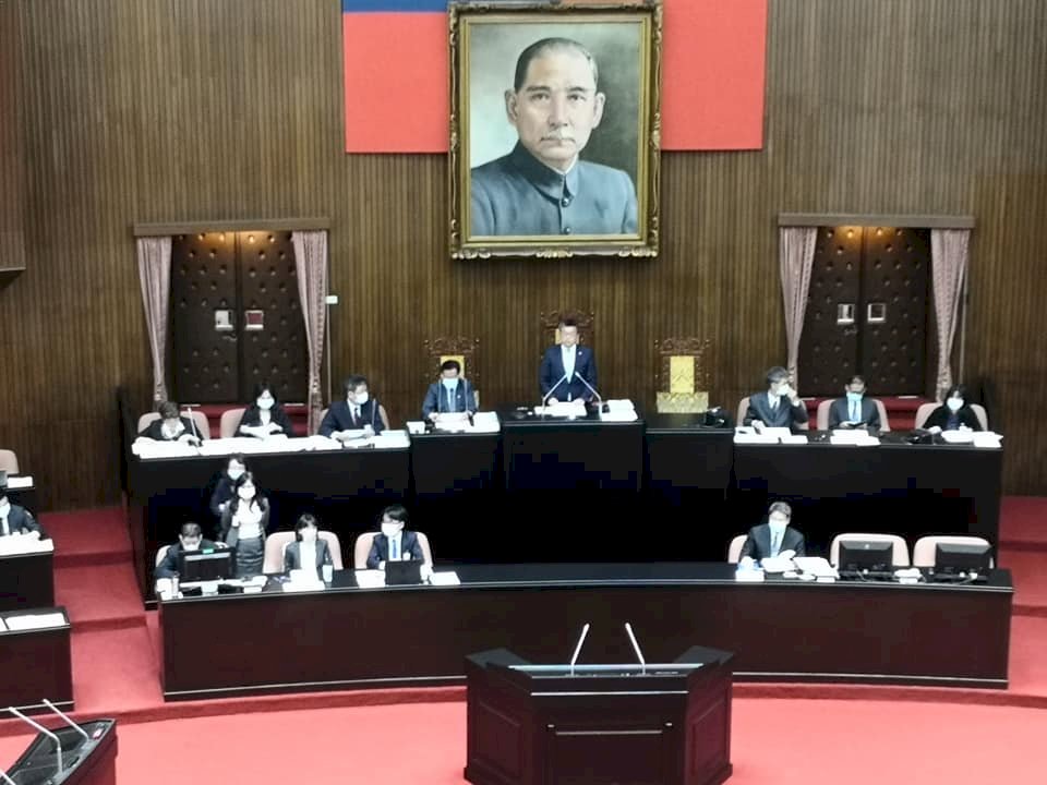 Parlament hebt Rettungs- und Stimulierungspaket auf 7 Mrd. USD an