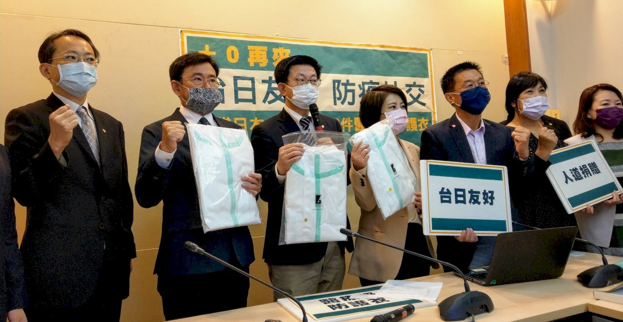 Parlamentarische Freundschaftsgruppe spendet 2300 Schutzanzüge für Osaka