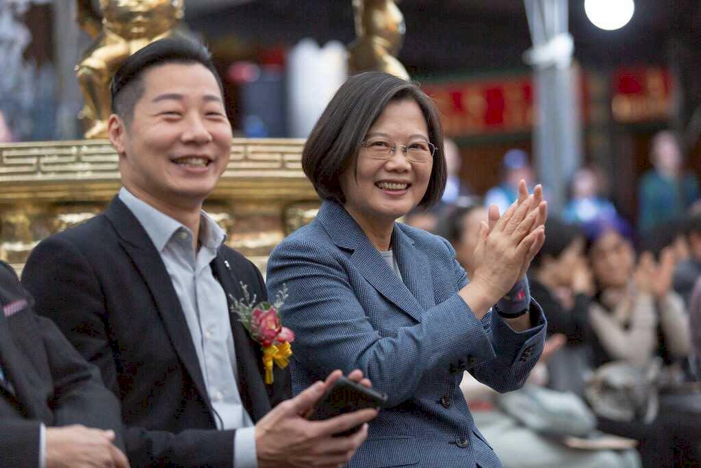 Freddy Lim: Ein Metalhead im Parlament