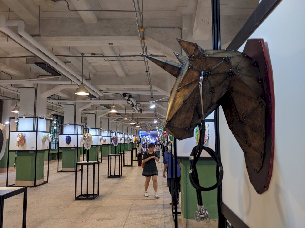 Pferde bringen Hoffnung - Benefizausstellung für therapeutisches Reiten