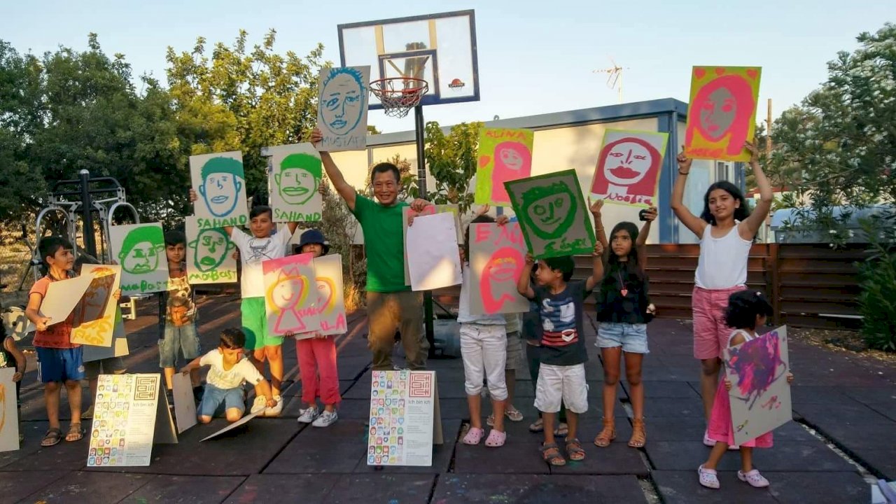 Künstler Chen Luoke über den Verein 'Art Charity Without Borders'
