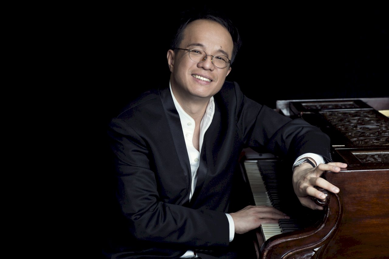 Rueibin Chen spielt mit dem Schleswig-Holsteinischen Sinfonieorchester
