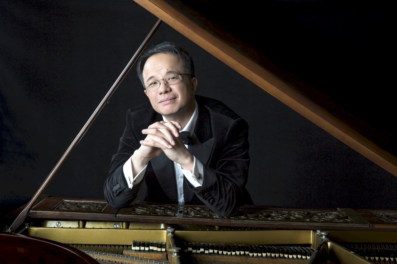 Rueibin Chen spielt mit dem Schleswig-Holsteinischen Sinfonieorchester 2