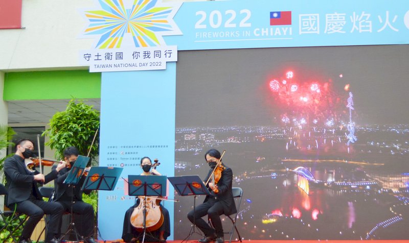 Feuerwerk am Nationalfeiertag im Landkreis Chiayi