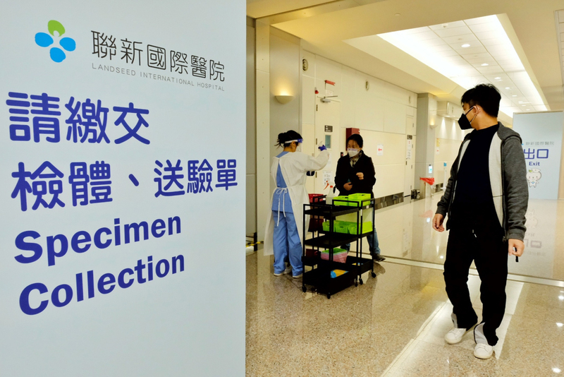 Fast 28 Prozent der Reisenden aus China positiv auf COVID-19 getestet