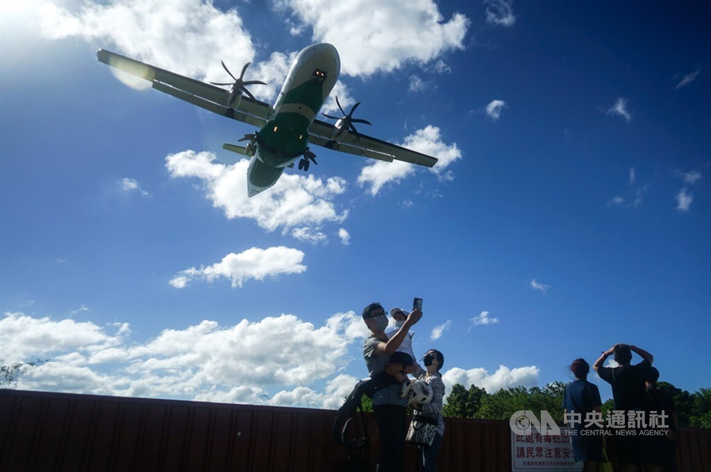 CAL, EVA Air, StarLux: Umsatzanstieg im Februar und andere BizNews