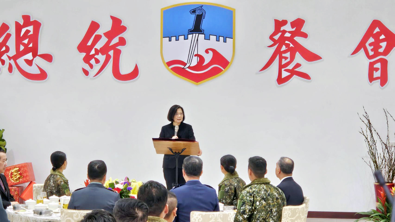 Präsidentin Tsai besucht Militärbasis in Penghu