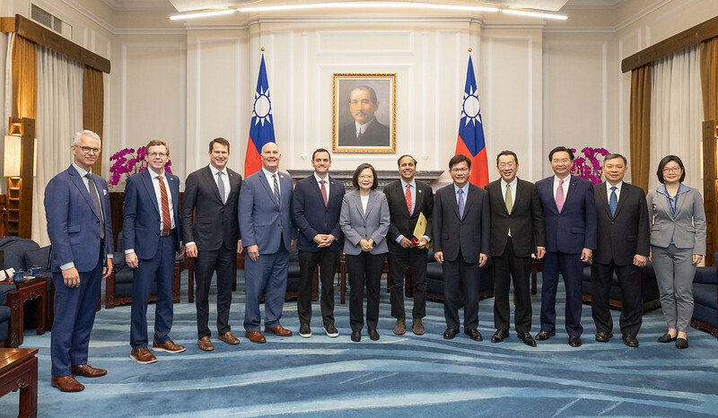 Präsidentin Tsai empfängt US-Delegation unter der Leitung von Mike Gallagher