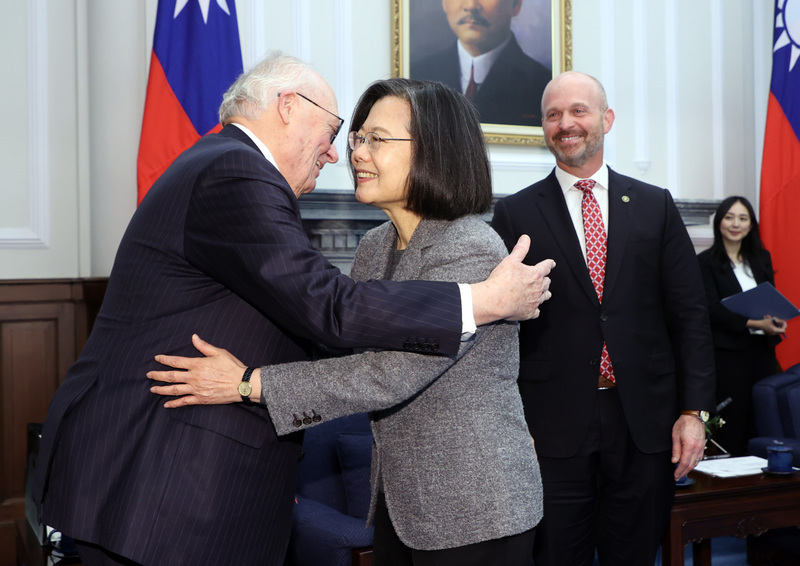 Präsidentin Tsai empfängt Leiter von US-amerikanischer Denkfabrik