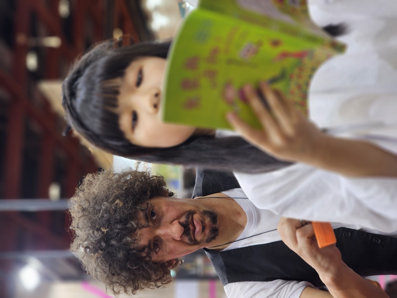 Danny Beuerbach alias der Vorlesefriseur in Taiwan