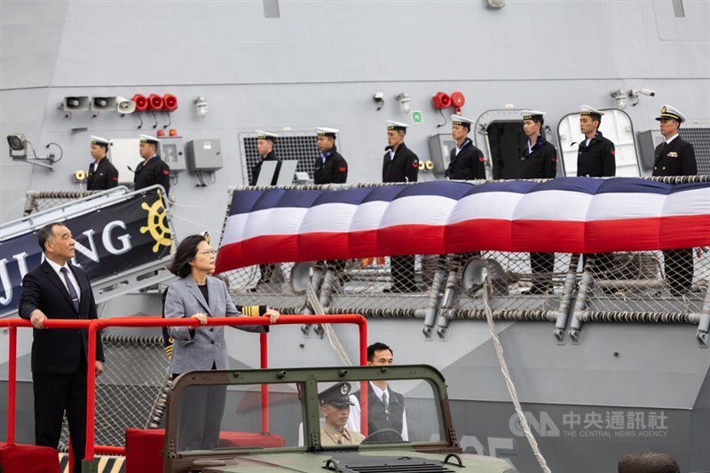 Tsai überwacht die Auslieferung von 2 Korvetten der einheimischen Marine