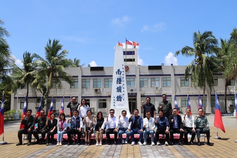 Oppositionsabgeordnete haben die Insel Taiping besucht