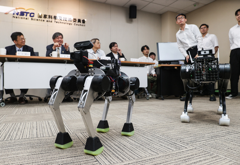 Taiwan präsentiert erste selbstentwickelte KI-Roboterhunde