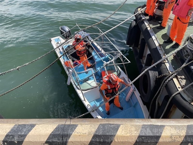 Küstenwache greift chinesisches Schnellboot am Tamsui-Fluss auf