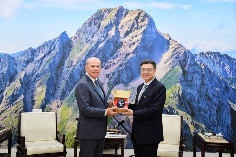 Premierminister führt Gespräch mit Vertreter Kanadas in Taiwan