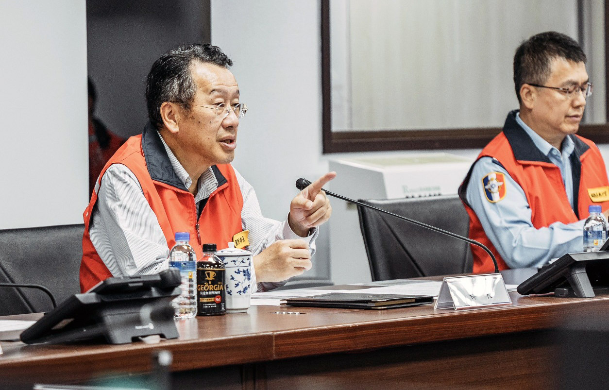 Verteidigungsminister fordert Wachsamkeit: Chinesische Bedrohung lässt wegen eines Taifuns nicht nach