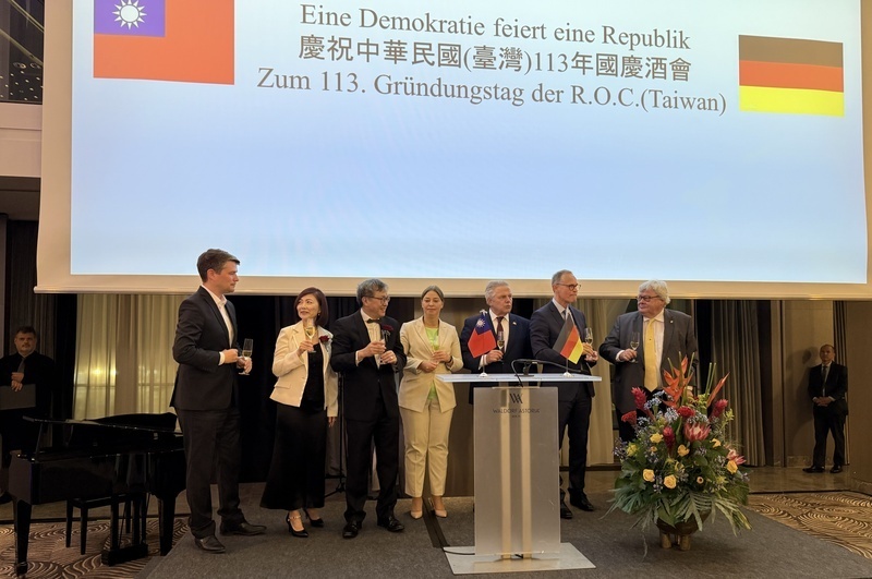 Deutsche Abgeordnete bei Taiwans Nationalfeiertag in Berlin