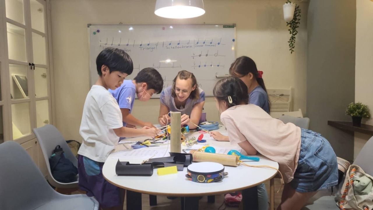 Ebbi Laoshi: Kompetenzen einer Deutschlehrerin