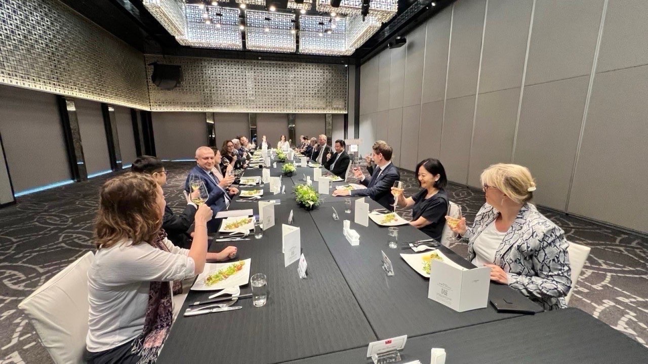 Größte niederländische parteiübergreifende Delegation zu Besuch in Taiwan
