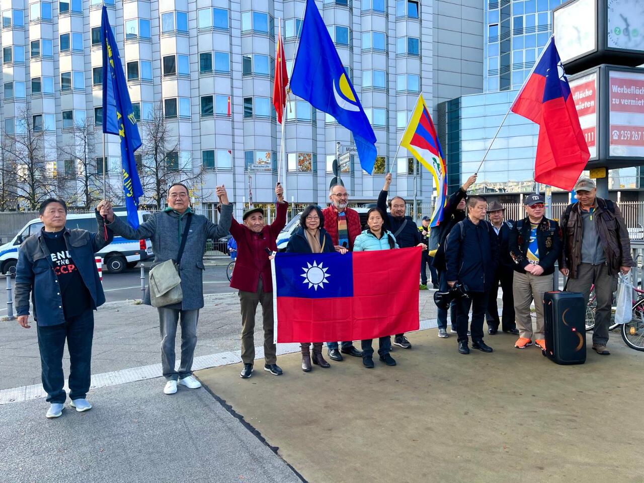 Für Menschenrechte vor der chinesischen Botschaft II