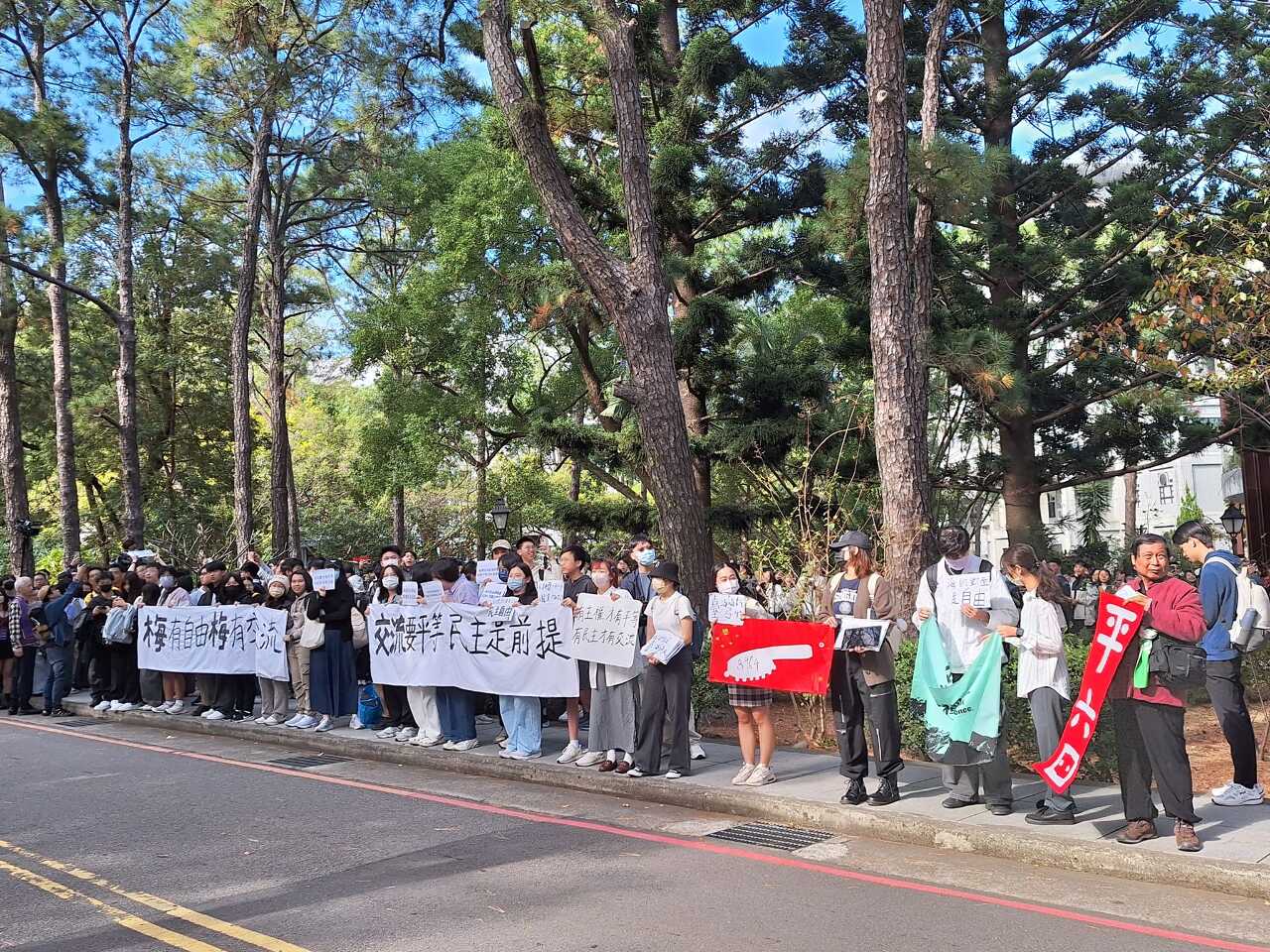 Taiwanische Studierende fordern “Austausch auf Augenhöhe” mit chinesischer Delegation