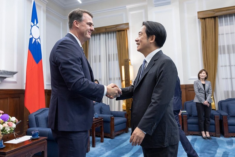 Präsident Lai Ching-te trifft mit Gouverneur von Oklahoma zusammen
