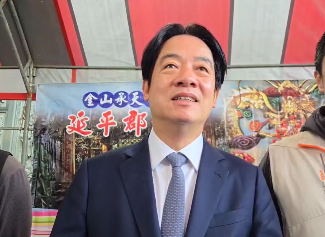 Präsident Lai Ching-te besucht Tempel und verteilt Glücksumschläge